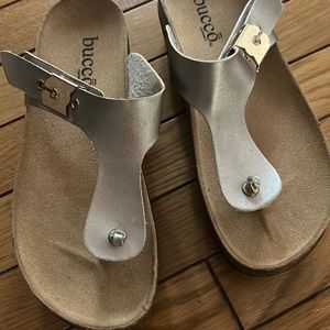 Bucco brand Italian leather flip-flops, brand new 2 1/2 inch platform. Sz 7